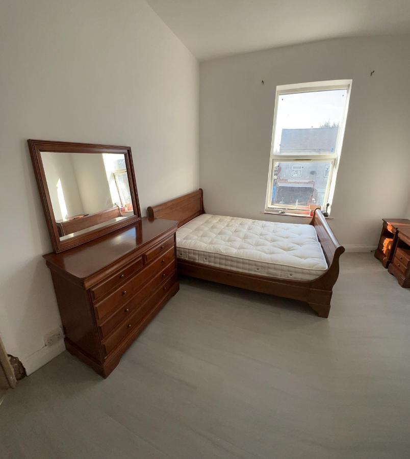 New Flat, Own Bathroom, Sitting Room & Large Bedroom - Walsall Bescot Exterior foto